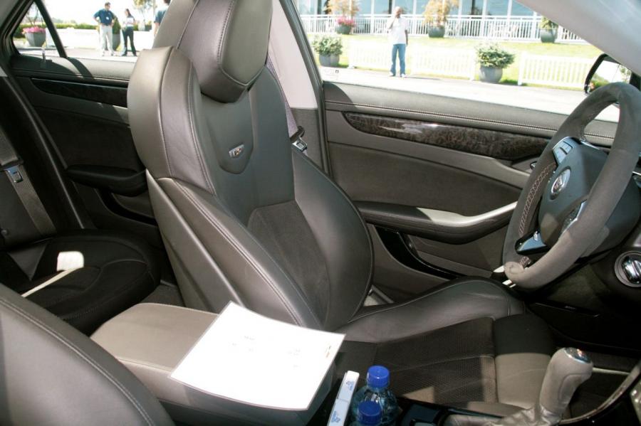  Cadillac CTS-V Coupe 2010 года  (фото 164 из 315)
